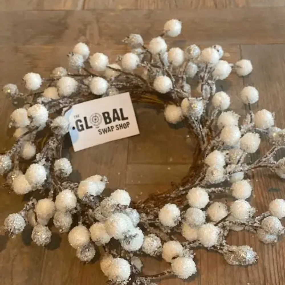 NWT Iced Berries Festive Holiday Wreath 5.5"